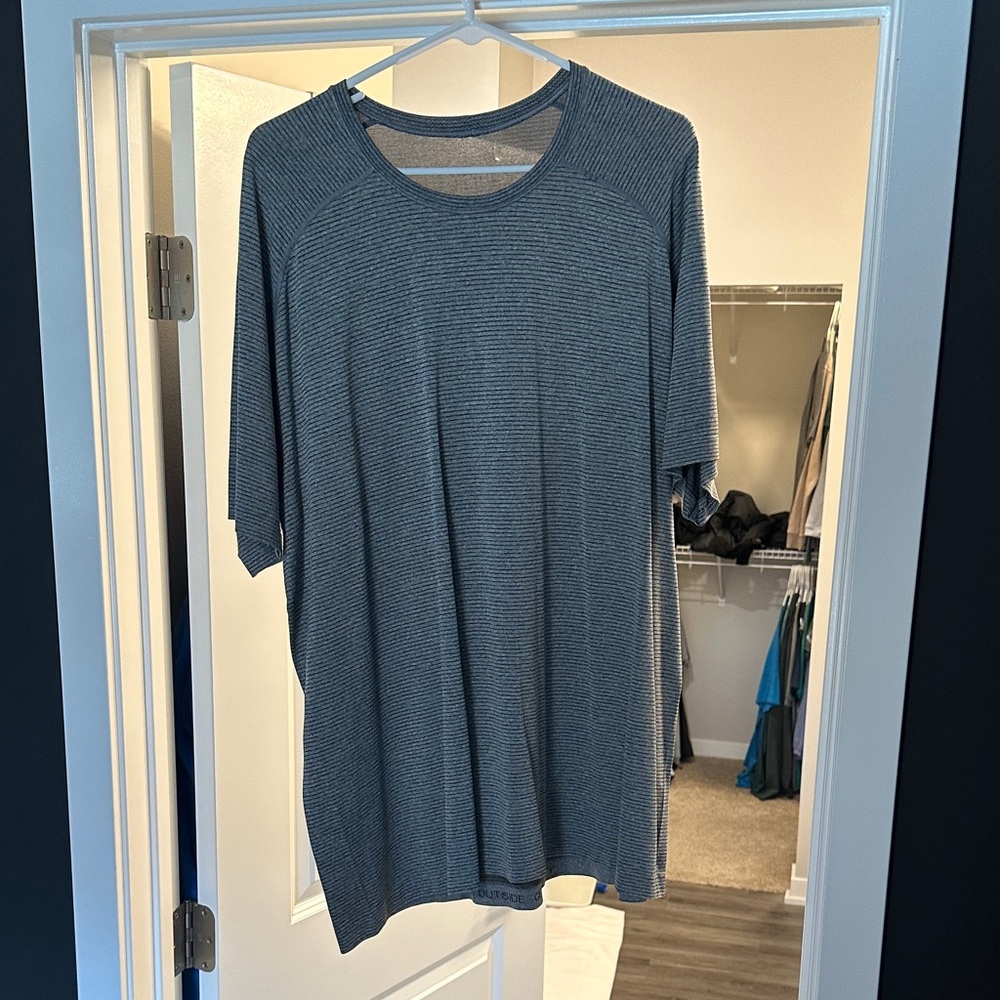 lululemon athletica Striped Gray Short Sleeve Tee